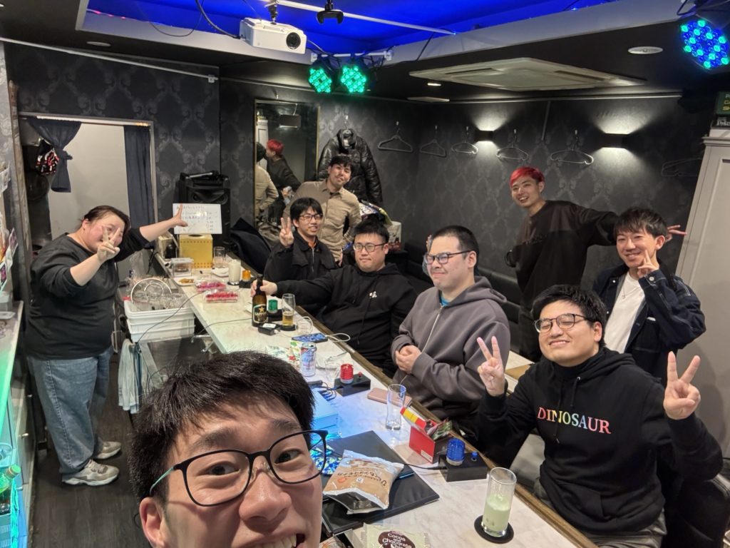 名古屋栄で1番1人飲みを歓迎！ガヤガヤBARの様子